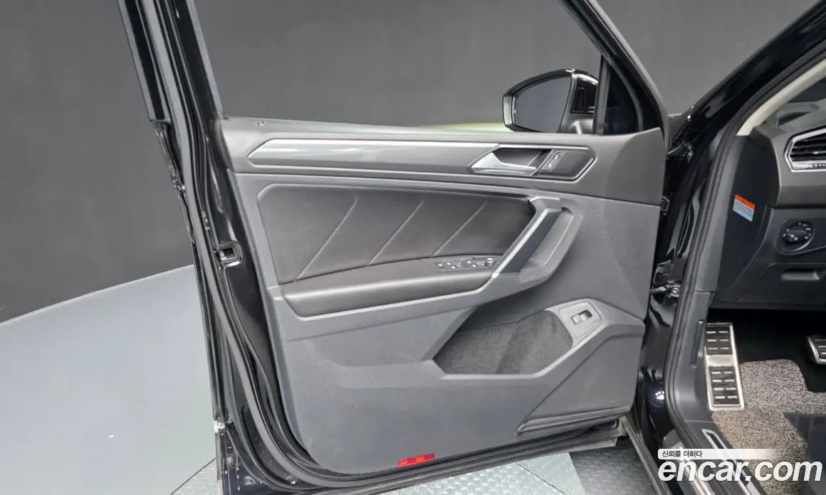 Volkswagen Tiguan 2018 2.0 автомат (гидро), фото 13 Volkswagen Tiguan 2018 2.0 автомат (гидро), фото 13