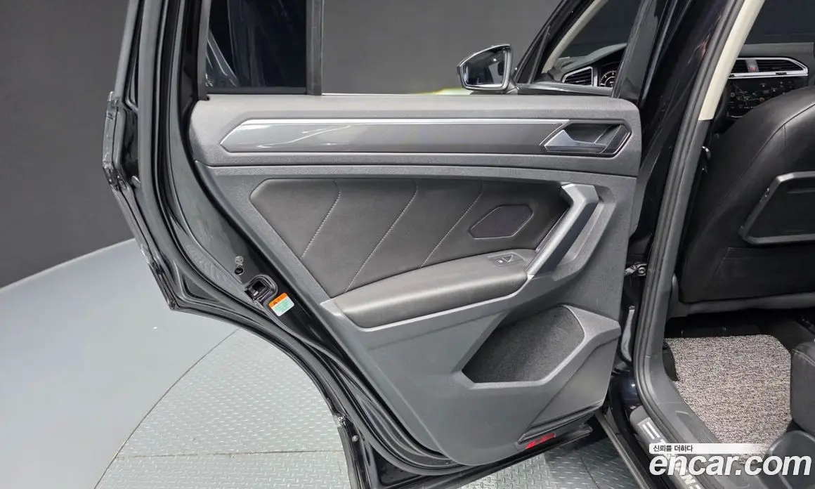 Volkswagen Tiguan 2018 2.0 автомат (гидро), фото 14 Volkswagen Tiguan 2018 2.0 автомат (гидро), фото 14
