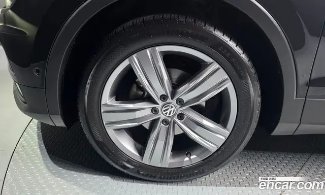 Volkswagen Tiguan 2018 2.0 автомат (гидро), миниатюра 4 Volkswagen Tiguan 2018 2.0 автомат (гидро), миниатюра 4