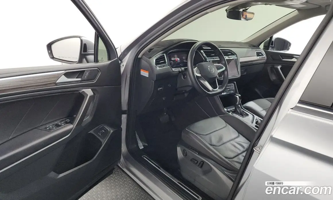 Volkswagen Tiguan 2023 2.0 автомат (гидро), фото 13