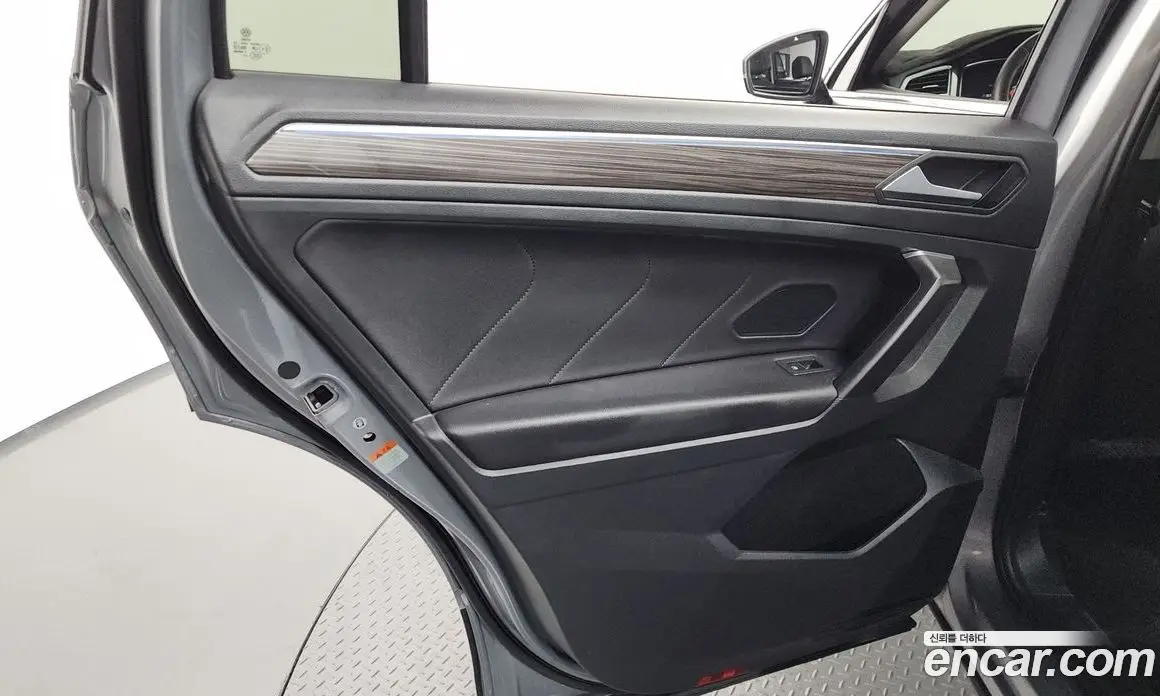 Volkswagen Tiguan 2023 2.0 автомат (гидро), фото 15