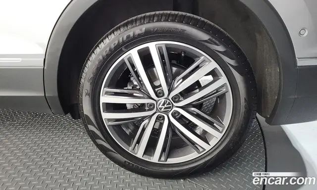 Volkswagen Tiguan 2023 2.0 автомат (гидро), миниатюра 7