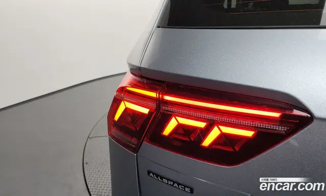 Volkswagen Tiguan 2023 2.0 автомат (гидро), миниатюра 9