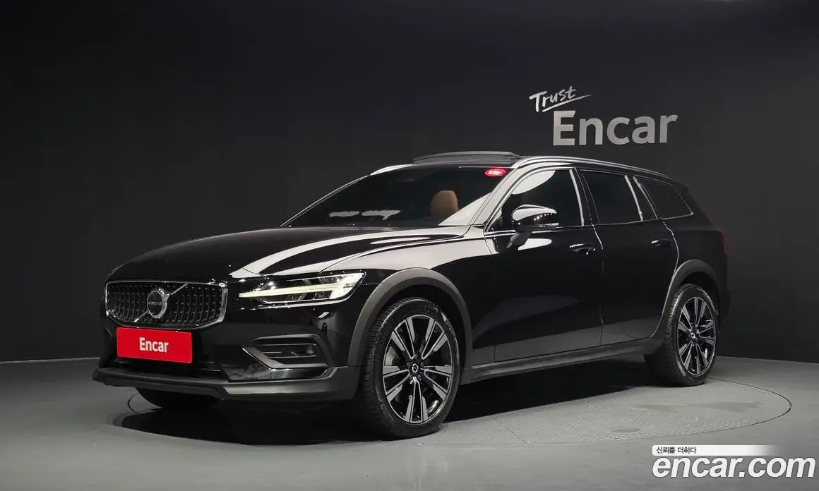 Volvo V60 2023 2.0 автомат (гидро), фото 1 Volvo V60 2023 2.0 автомат (гидро), фото 1