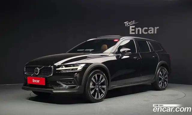 Volvo V60 2023 2.0 автомат (гидро), миниатюра 1 Volvo V60 2023 2.0 автомат (гидро), миниатюра 1