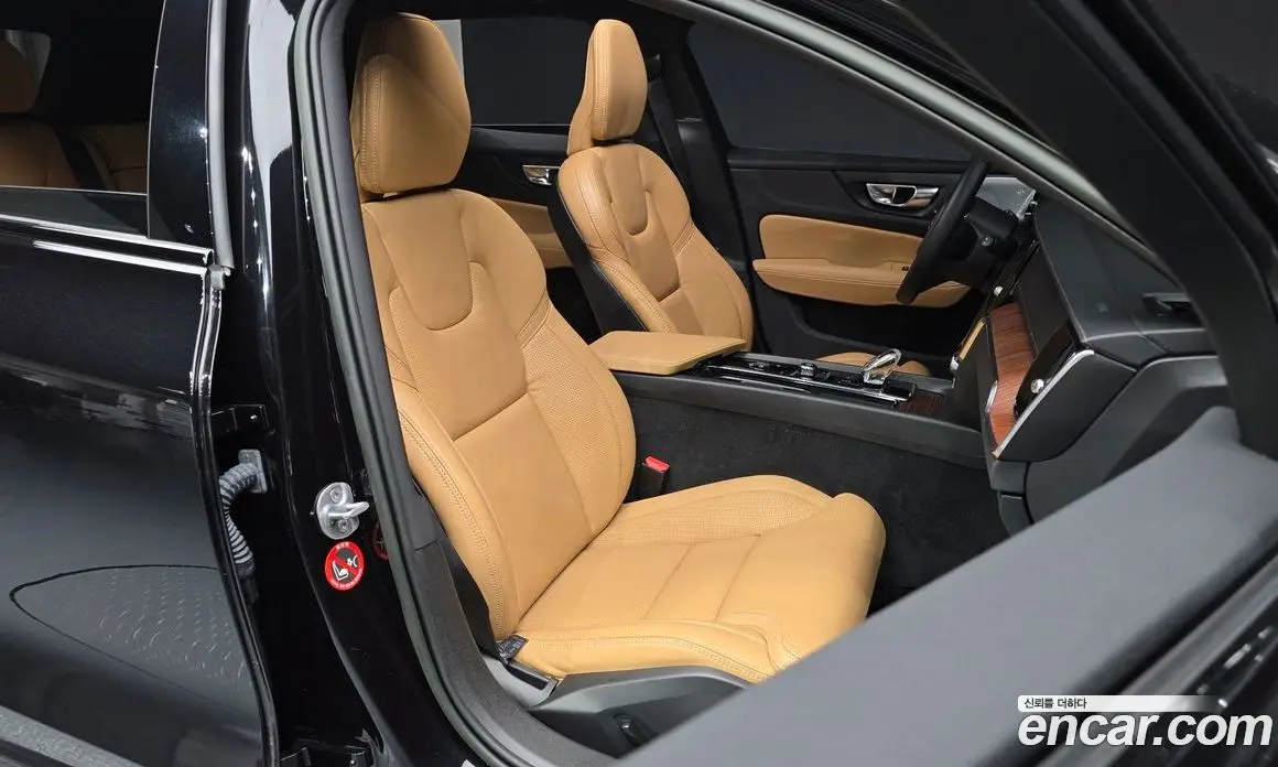 Volvo V60 2023 2.0 автомат (гидро), фото 12 Volvo V60 2023 2.0 автомат (гидро), фото 12