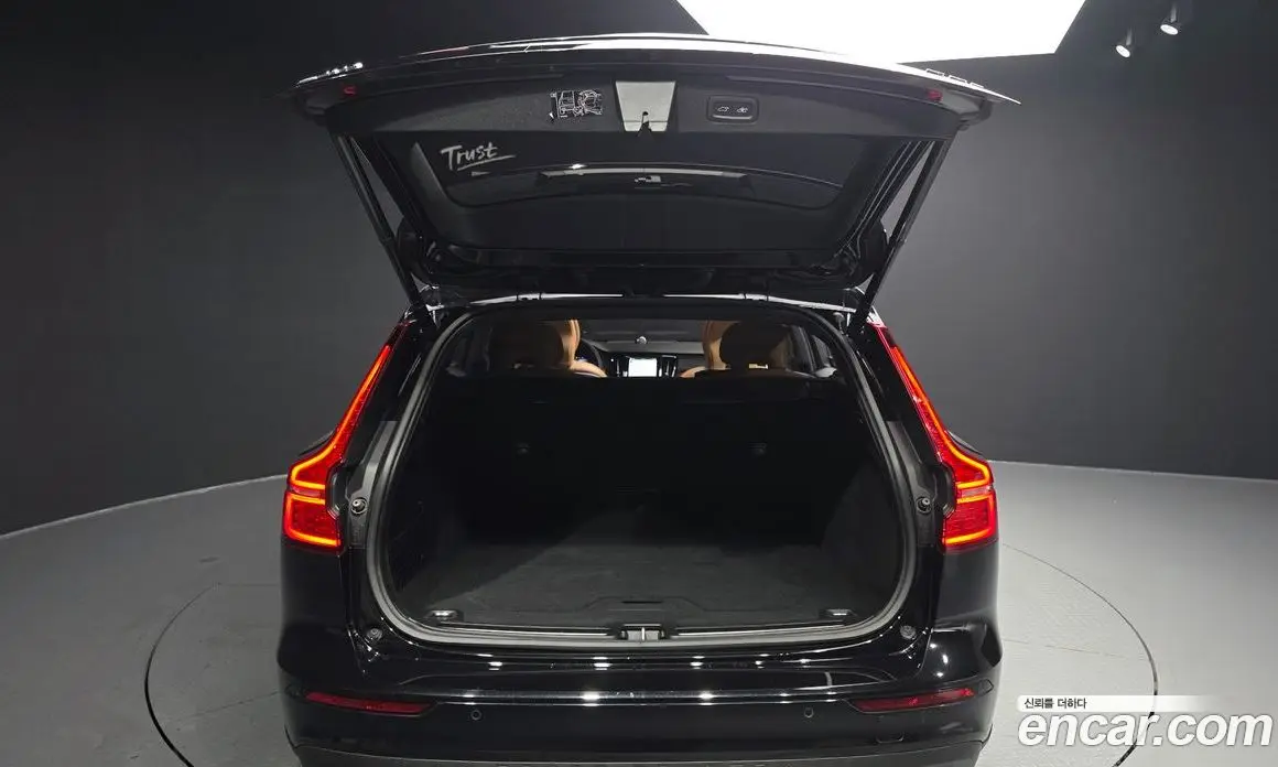 Volvo V60 2023 2.0 автомат (гидро), фото 20 Volvo V60 2023 2.0 автомат (гидро), фото 20
