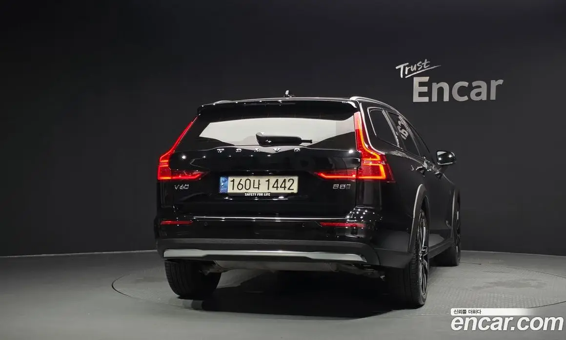 Volvo V60 2023 2.0 автомат (гидро), фото 4 Volvo V60 2023 2.0 автомат (гидро), фото 4