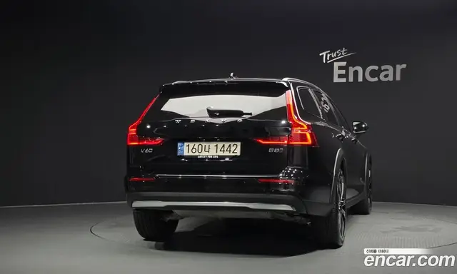 Volvo V60 2023 2.0 автомат (гидро), миниатюра 4 Volvo V60 2023 2.0 автомат (гидро), миниатюра 4