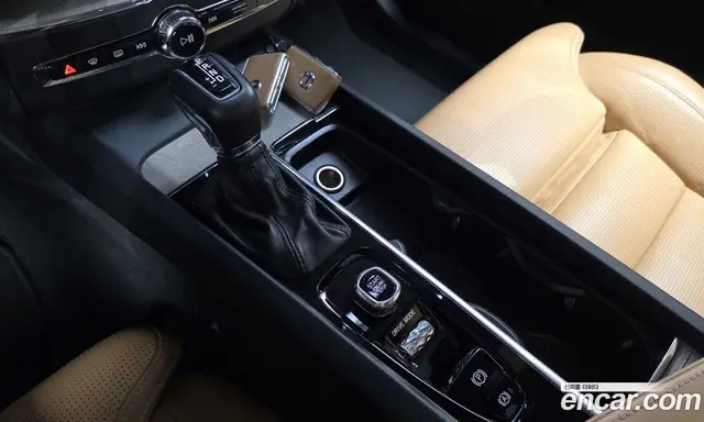 Volvo XC60 2019 2.0 автомат (гидро), миниатюра 9 Volvo XC60 2019 2.0 автомат (гидро), миниатюра 9