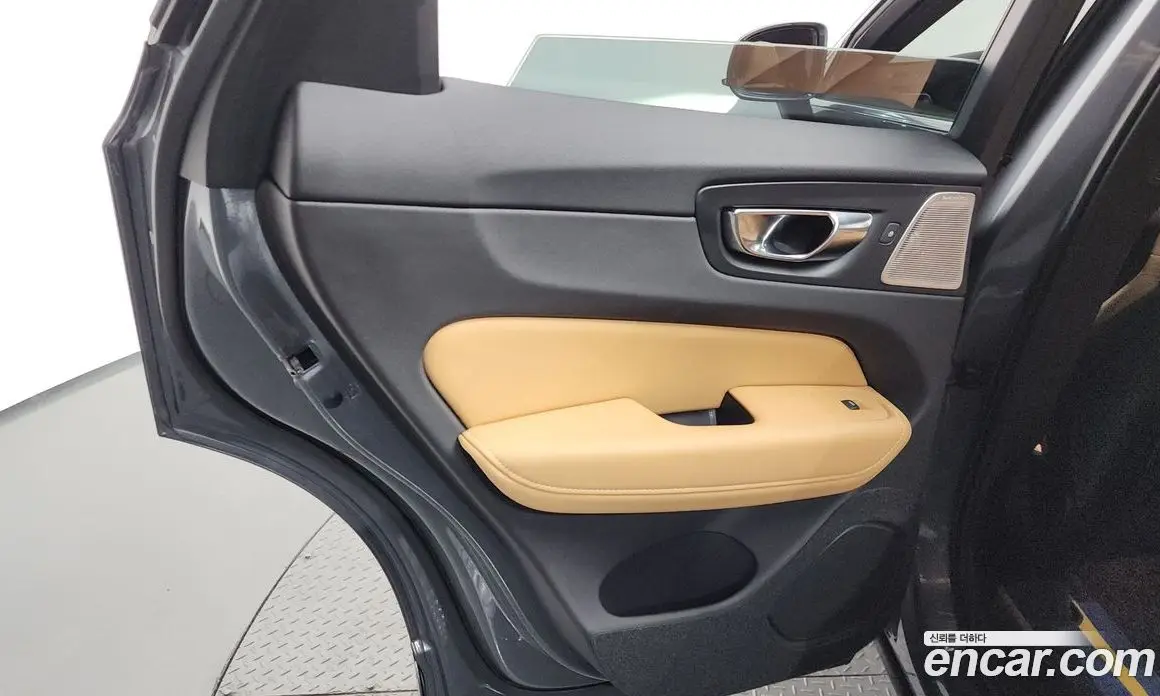Volvo XC60 2021 2.0 автомат (гидро), фото 15 Volvo XC60 2021 2.0 автомат (гидро), фото 15
