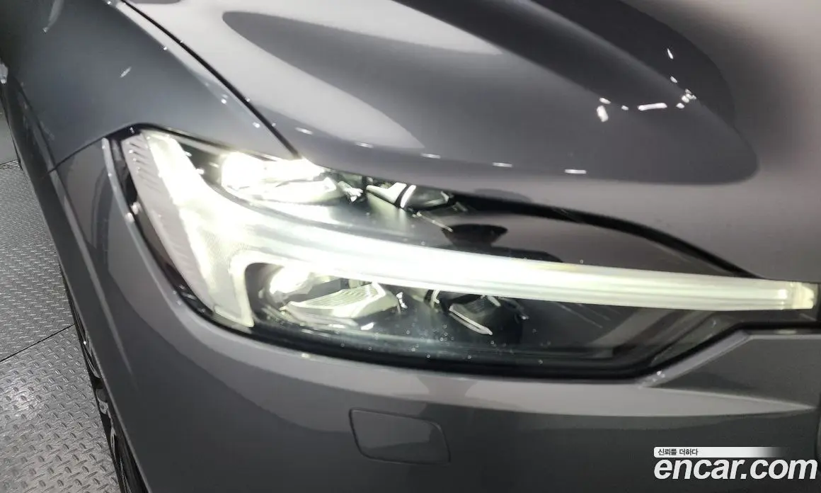 Volvo XC60 2021 2.0 автомат (гидро), фото 8 Volvo XC60 2021 2.0 автомат (гидро), фото 8