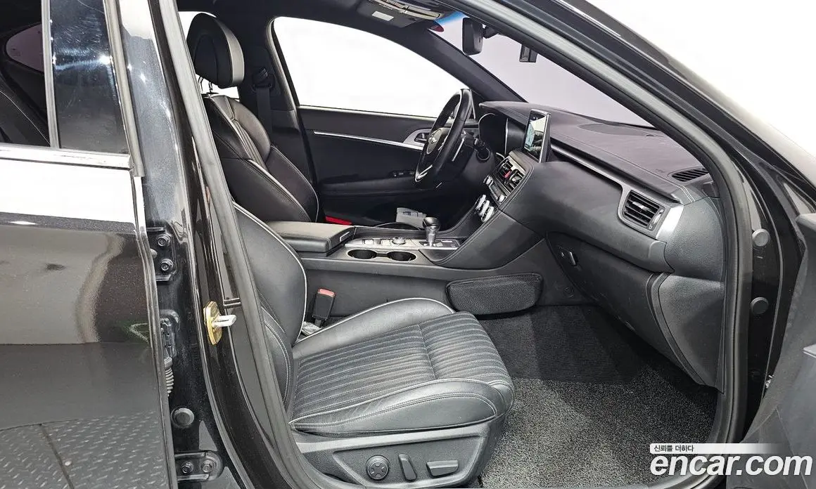 Genesis G70 2019 2.0 автомат (гидро), фото 16 Genesis G70 2019 2.0 автомат (гидро), фото 16