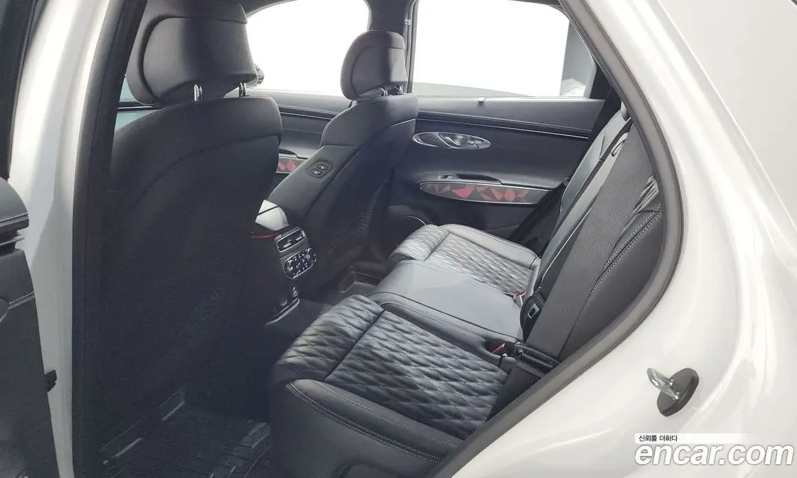 Genesis GV70 2021 2.5 автомат (гидро), фото 17 Genesis GV70 2021 2.5 автомат (гидро), фото 17