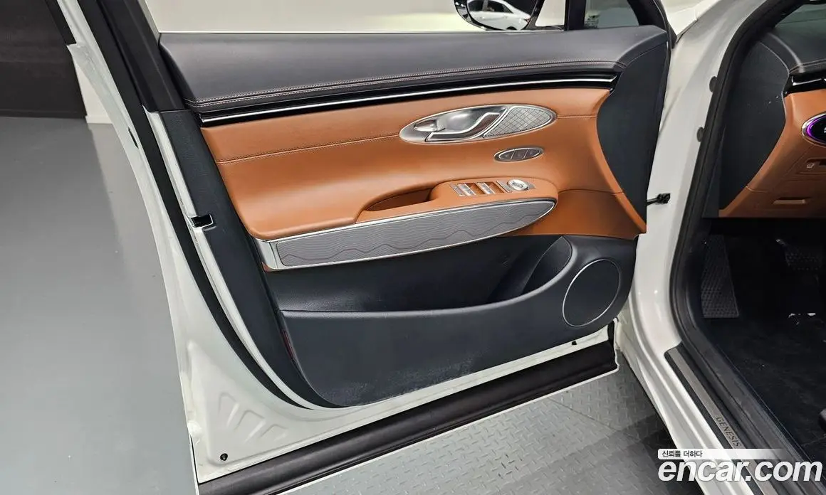 Genesis GV70 2022 2.5 автомат (гидро), фото 14 Genesis GV70 2022 2.5 автомат (гидро), фото 14