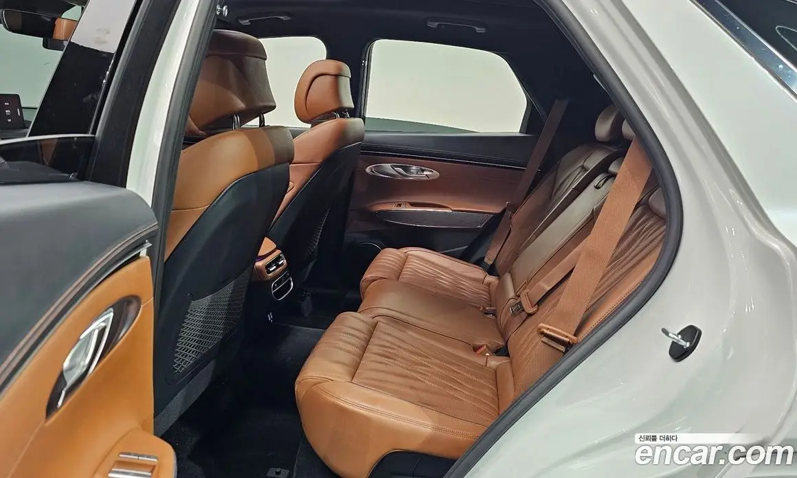 Genesis GV70 2022 2.5 автомат (гидро), фото 17 Genesis GV70 2022 2.5 автомат (гидро), фото 17