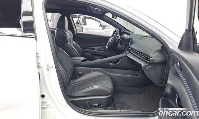 Hyundai Avante 2023 2.0 автомат (гидро), миниатюра 11