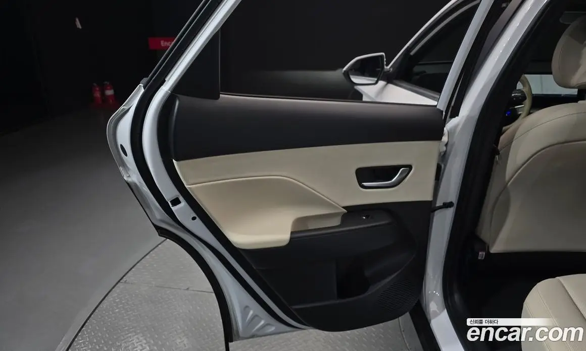 Hyundai Kona 2023 1.6 автомат (гидро), фото 15