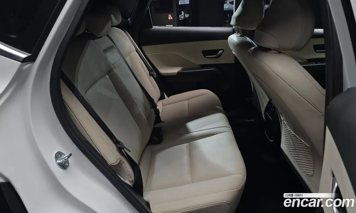 Hyundai Kona 2023 1.6 автомат (гидро), фото 17