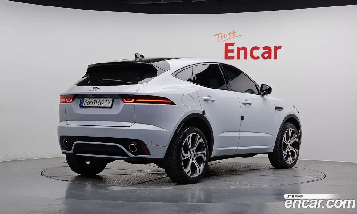 Jaguar E-Pace 2018 2.0 автомат (гидро), фото 2 Jaguar E-Pace 2018 2.0 автомат (гидро), фото 2