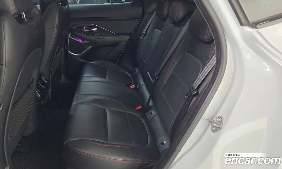 Jaguar E-Pace 2018 2.0 автомат (гидро), фото 16 Jaguar E-Pace 2018 2.0 автомат (гидро), фото 16