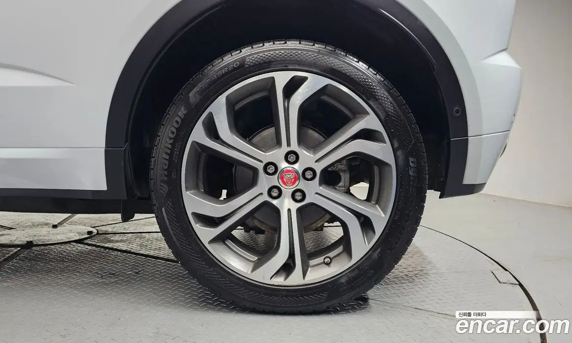 Jaguar E-Pace 2018 2.0 автомат (гидро), фото 7 Jaguar E-Pace 2018 2.0 автомат (гидро), фото 7