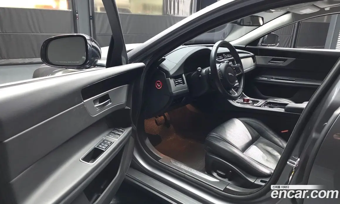 Jaguar XF 2018 2.0 автомат (гидро), фото 13 Jaguar XF 2018 2.0 автомат (гидро), фото 13