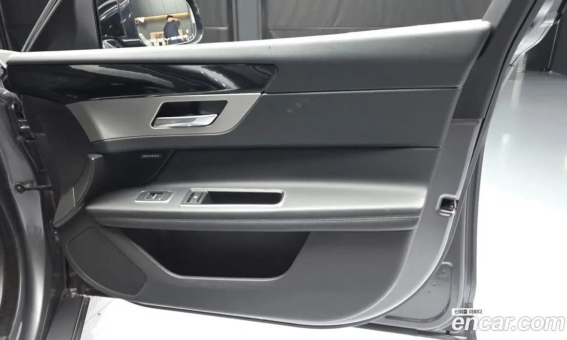 Jaguar XF 2018 2.0 автомат (гидро), фото 14 Jaguar XF 2018 2.0 автомат (гидро), фото 14