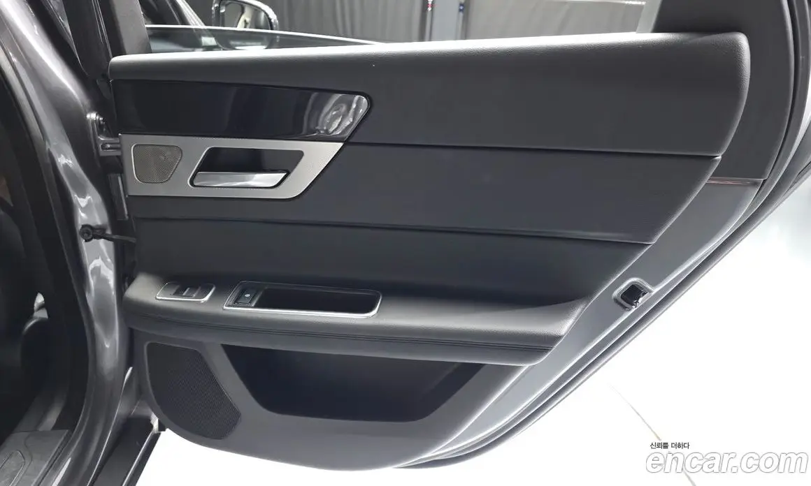 Jaguar XF 2018 2.0 автомат (гидро), фото 15 Jaguar XF 2018 2.0 автомат (гидро), фото 15
