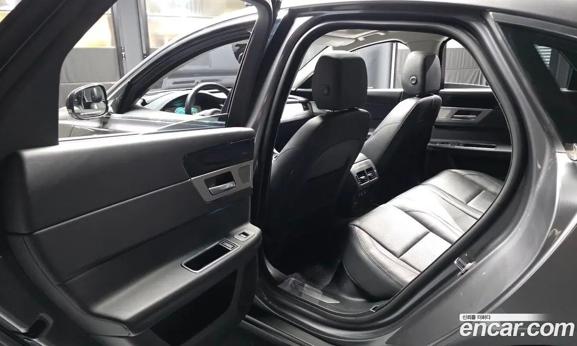 Jaguar XF 2018 2.0 автомат (гидро), фото 16 Jaguar XF 2018 2.0 автомат (гидро), фото 16