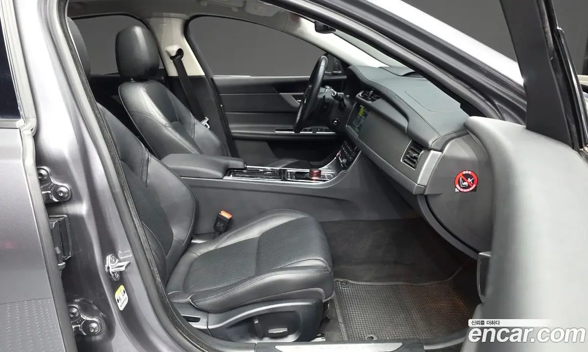 Jaguar XF 2018 2.0 автомат (гидро), фото 17 Jaguar XF 2018 2.0 автомат (гидро), фото 17