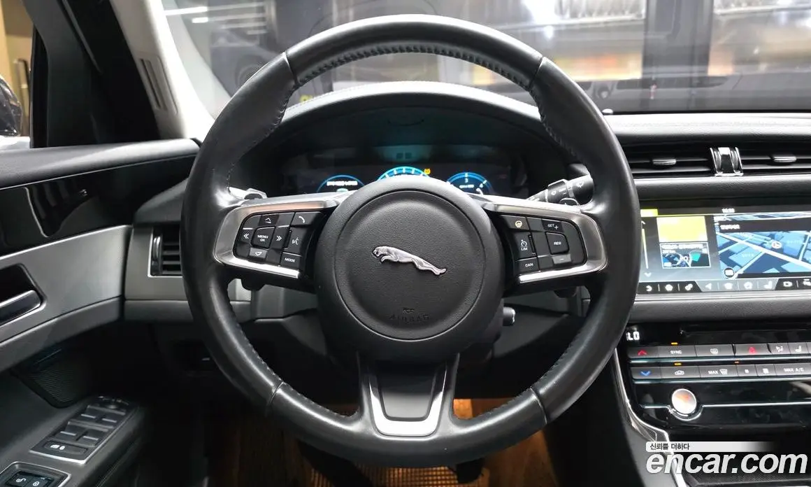 Jaguar XF 2018 2.0 автомат (гидро), фото 19 Jaguar XF 2018 2.0 автомат (гидро), фото 19