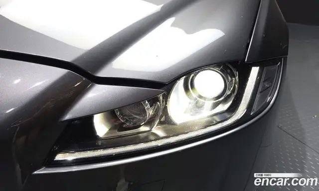 Jaguar XF 2018 2.0 автомат (гидро), миниатюра 8 Jaguar XF 2018 2.0 автомат (гидро), миниатюра 8