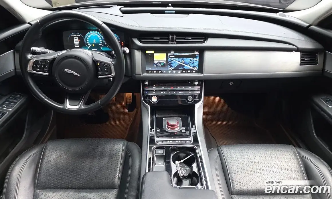 Jaguar XF 2018 2.0 автомат (гидро), фото 10 Jaguar XF 2018 2.0 автомат (гидро), фото 10