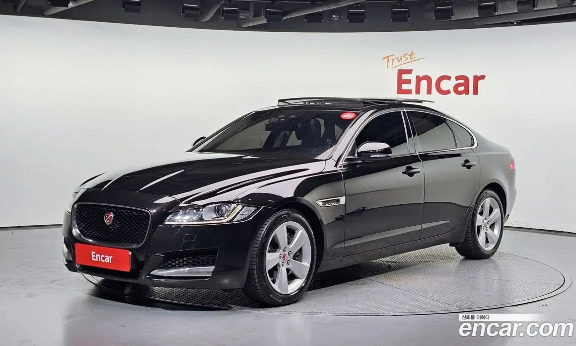 Jaguar XF 2018 2.0 автомат (гидро), фото 1 Jaguar XF 2018 2.0 автомат (гидро), фото 1