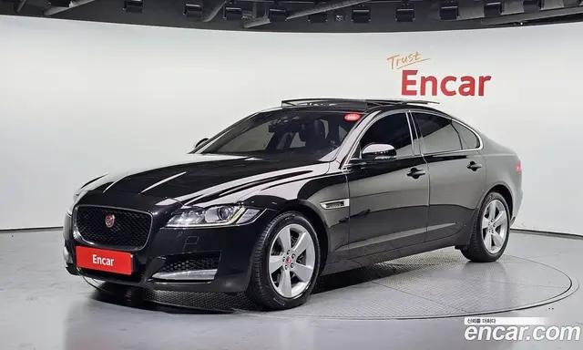 Jaguar XF 2018 2.0 автомат (гидро), миниатюра 1 Jaguar XF 2018 2.0 автомат (гидро), миниатюра 1