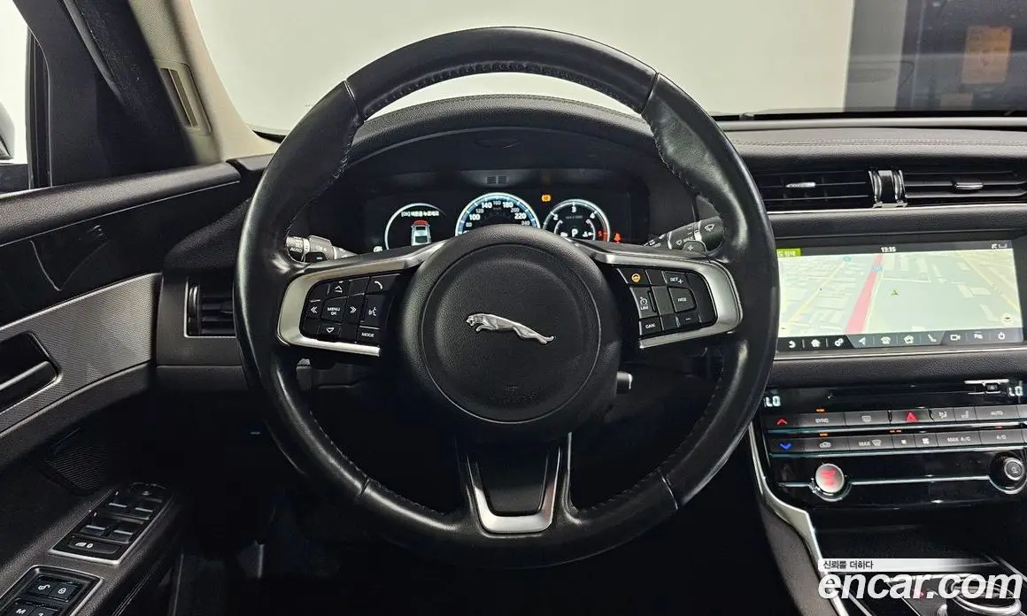 Jaguar XF 2018 2.0 автомат (гидро), фото 13 Jaguar XF 2018 2.0 автомат (гидро), фото 13