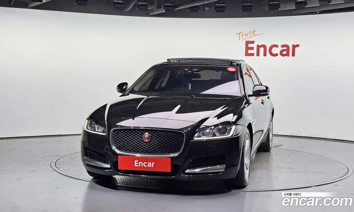 Jaguar XF 2018 2.0 автомат (гидро), фото 3 Jaguar XF 2018 2.0 автомат (гидро), фото 3