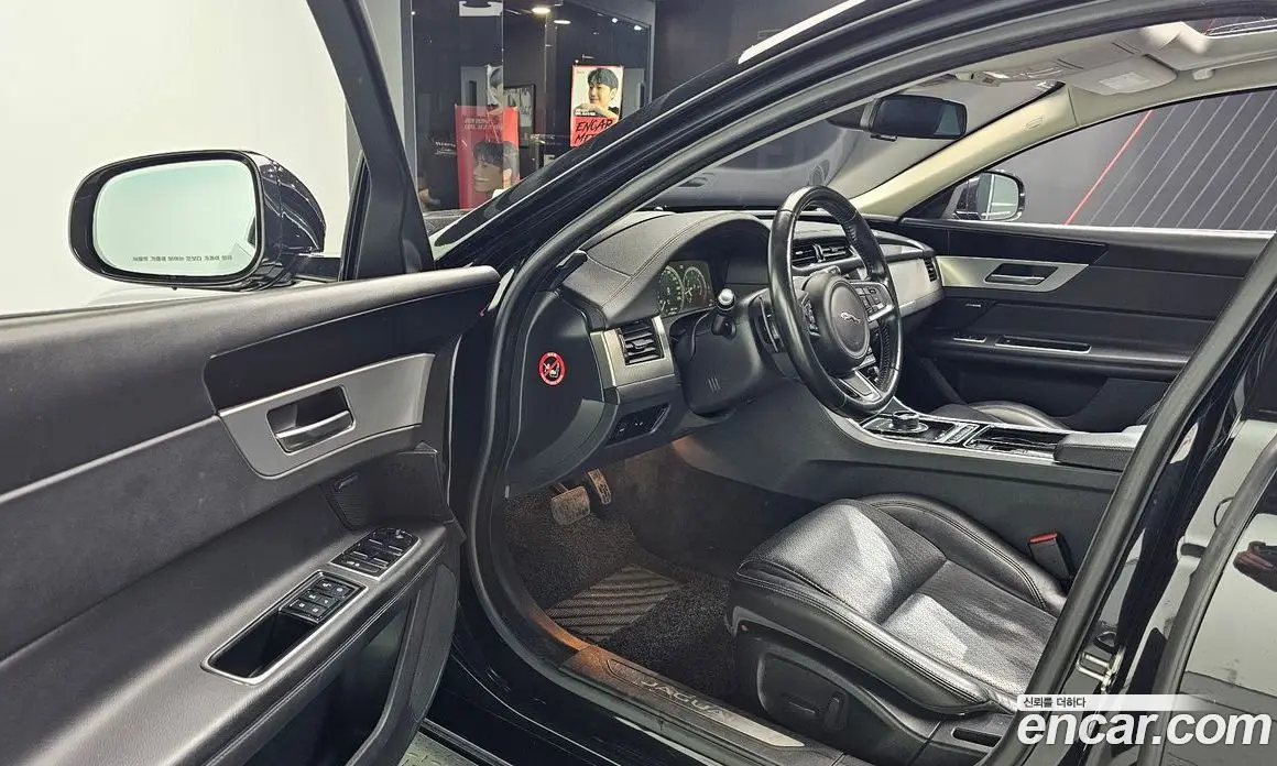 Jaguar XF 2018 2.0 автомат (гидро), фото 10 Jaguar XF 2018 2.0 автомат (гидро), фото 10