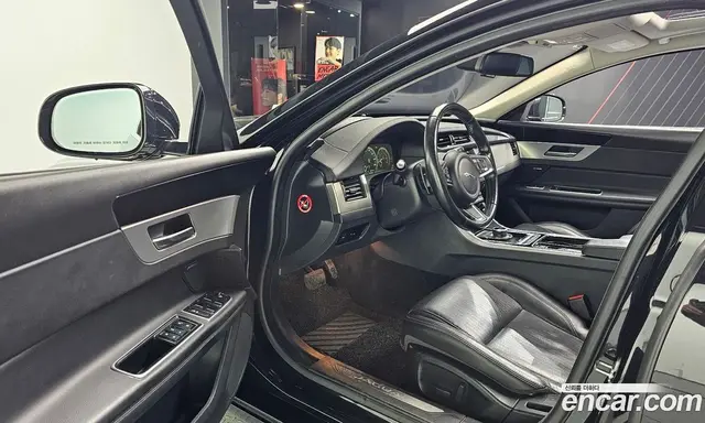Jaguar XF 2018 2.0 автомат (гидро), миниатюра 10 Jaguar XF 2018 2.0 автомат (гидро), миниатюра 10