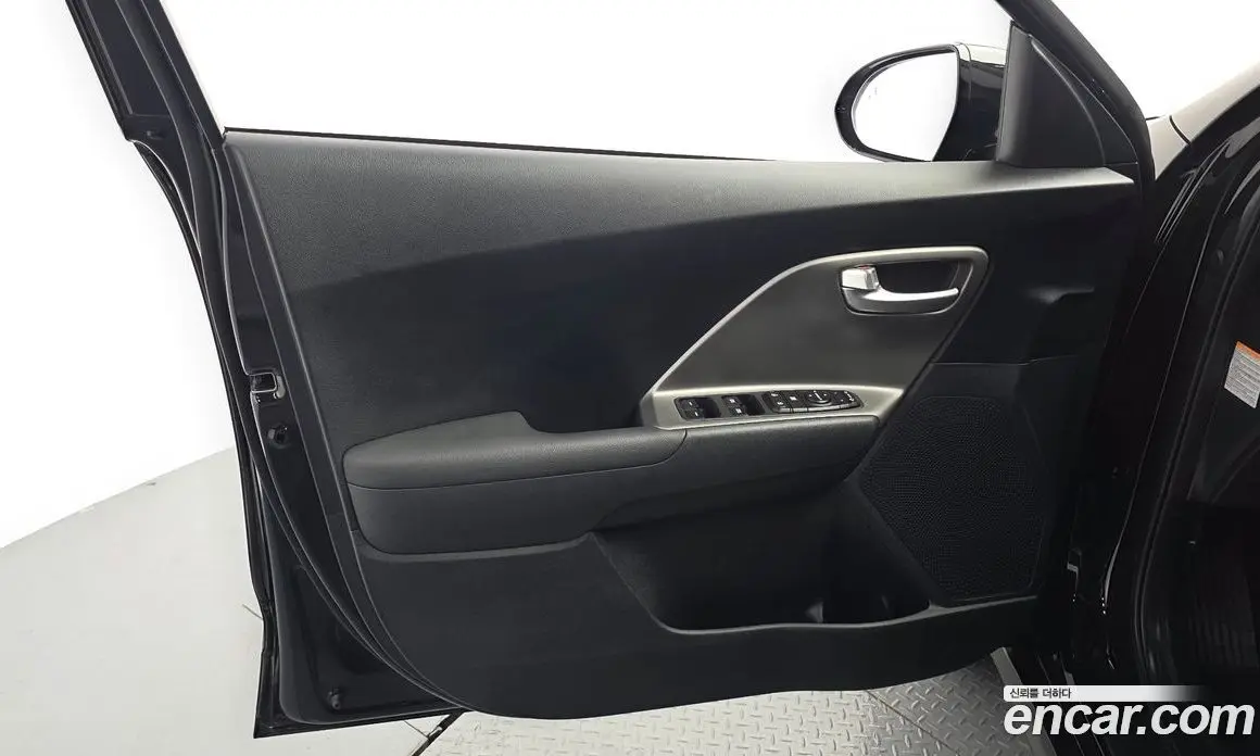 Kia Niro 2023 0.2 автомат (гидро), фото 14