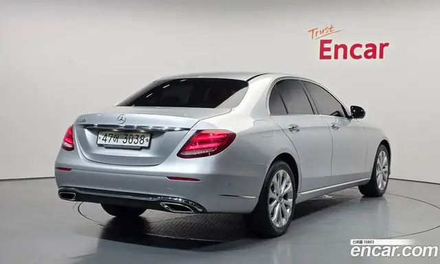 Mercedes-Benz E-Class 2017 2.0 автомат (гидро), миниатюра 2 Mercedes-Benz E-Class 2017 2.0 автомат (гидро), миниатюра 2
