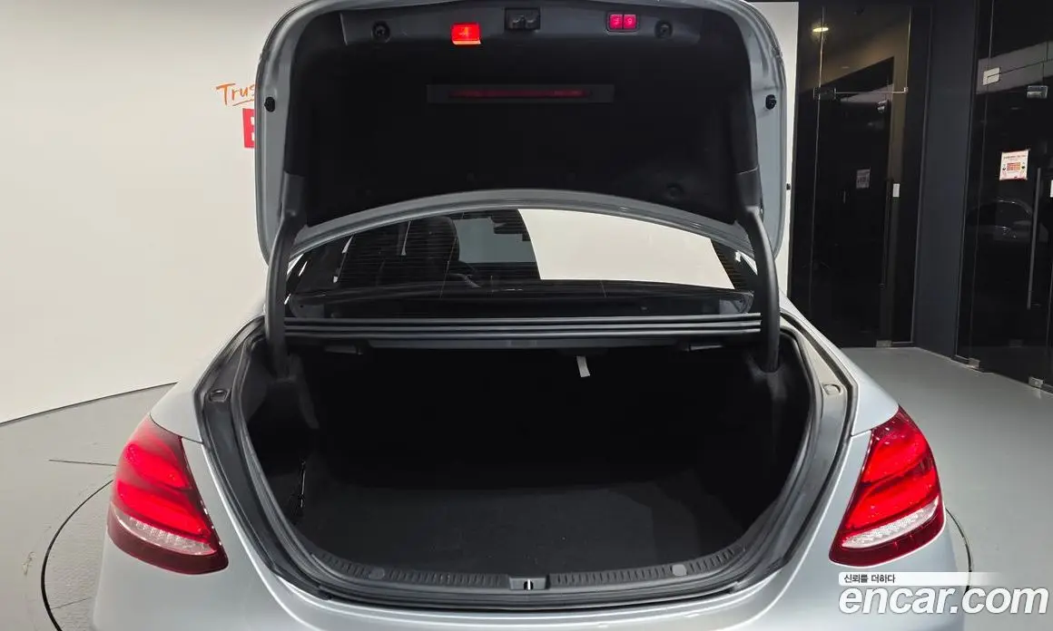 Mercedes-Benz E-Class 2017 2.0 автомат (гидро), фото 20 Mercedes-Benz E-Class 2017 2.0 автомат (гидро), фото 20