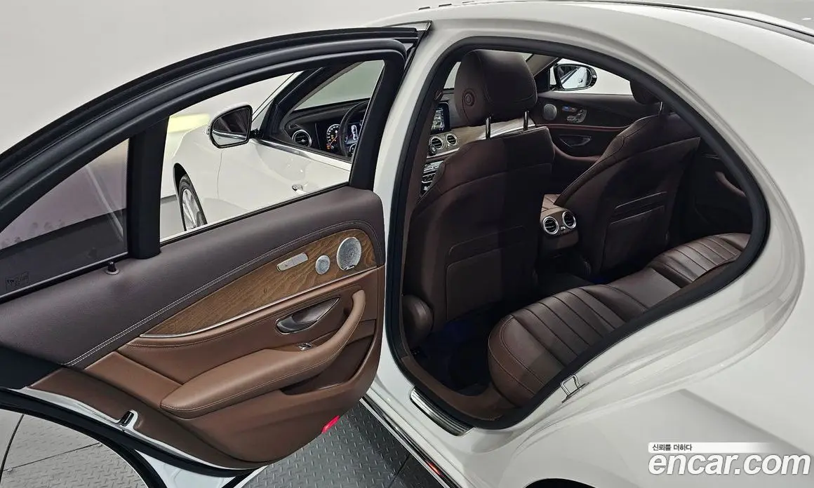 Mercedes-Benz E-Class 2020 2.0 автомат (гидро), фото 26 Mercedes-Benz E-Class 2020 2.0 автомат (гидро), фото 26
