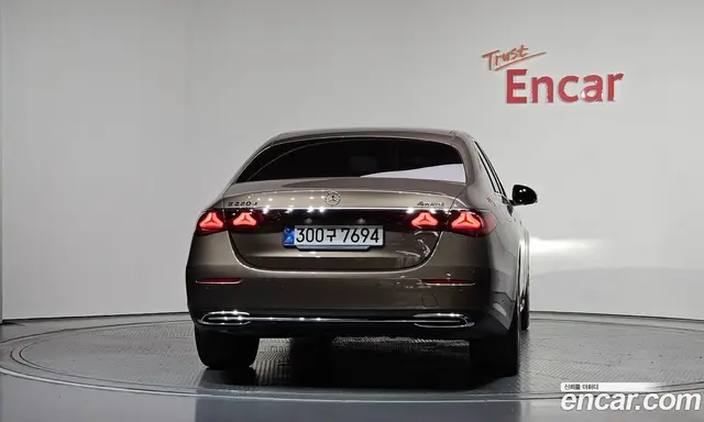 Mercedes-Benz E-Class 2025 2.0 автомат (гидро), миниатюра 4 Mercedes-Benz E-Class 2025 2.0 автомат (гидро), миниатюра 4
