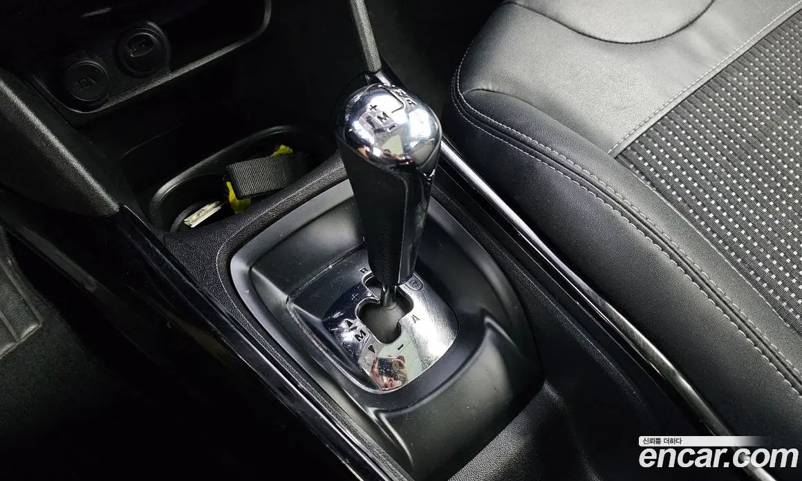 Peugeot 2008 2017 1.6 автомат (гидро), фото 9