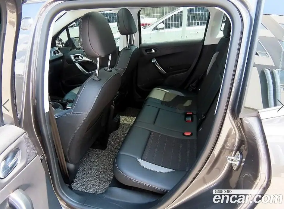 Peugeot 2008 2019 1.5 автомат (гидро), фото 6