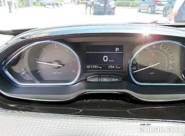 Peugeot 2008 2019 1.5 автомат (гидро), миниатюра 9