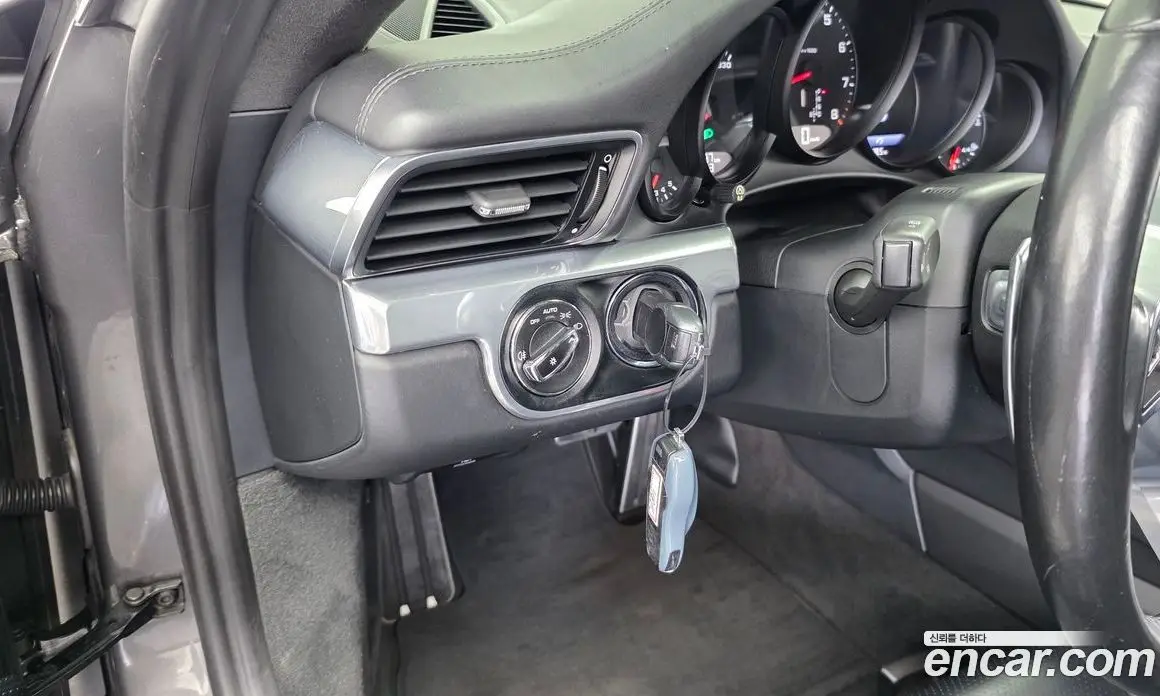 Porsche 911 2017 3.0 автомат (гидро), фото 17 Porsche 911 2017 3.0 автомат (гидро), фото 17