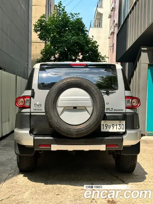 Toyota FJ Cruiser 2014 4.0 автомат (гидро), миниатюра 2 Toyota FJ Cruiser 2014 4.0 автомат (гидро), миниатюра 2